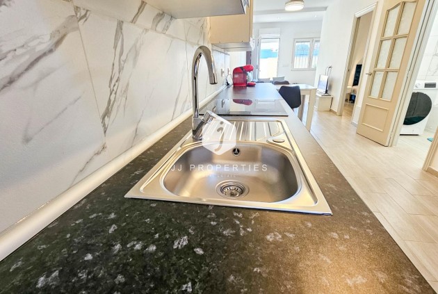 Resale - Chalet -
Torrevieja - El Limonar