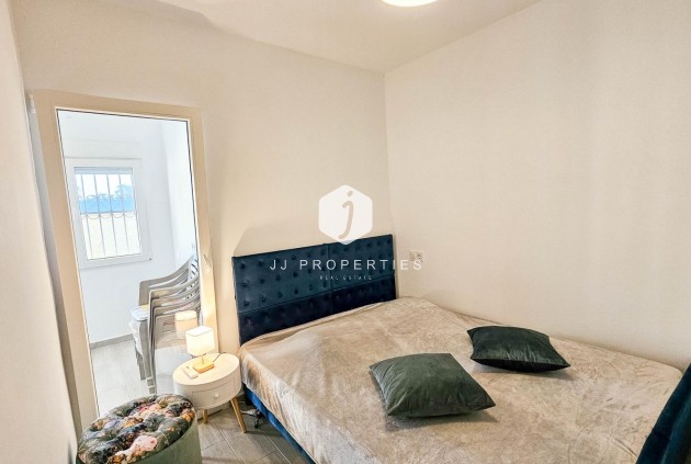 Resale - Chalet -
Torrevieja - El Limonar