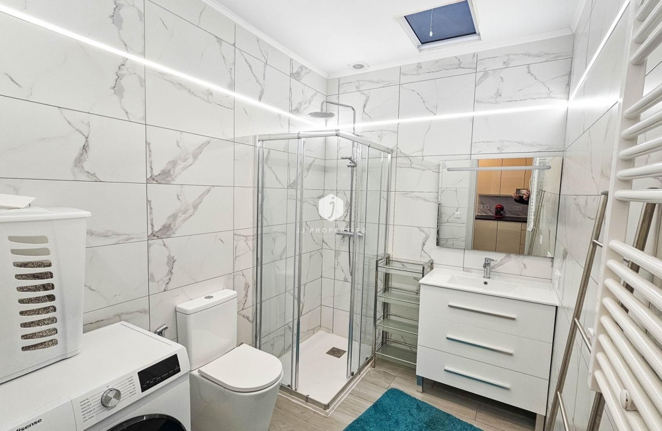 Resale - Chalet -
Torrevieja - El Limonar