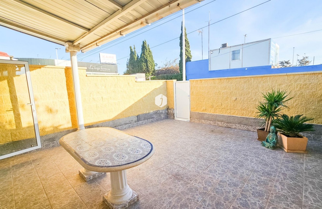 Resale - Chalet -
Torrevieja - El Limonar