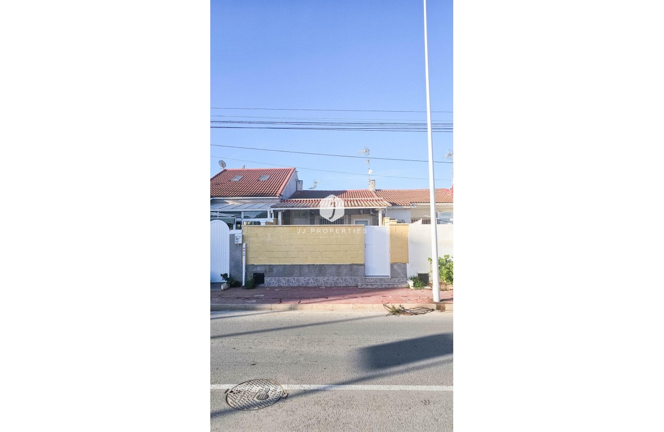 Resale - Chalet -
Torrevieja - El Limonar