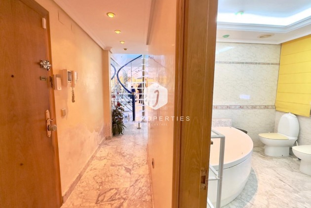 Aus zweiter Hand - Penthouse -
Torrevieja - Centro