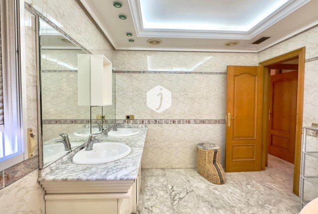 Aus zweiter Hand - Penthouse -
Torrevieja - Centro