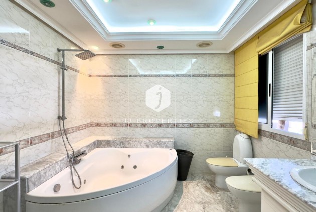 Aus zweiter Hand - Penthouse -
Torrevieja - Centro