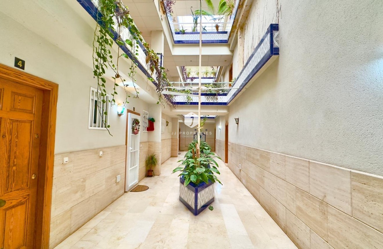 Aus zweiter Hand - Penthouse -
Torrevieja - Centro