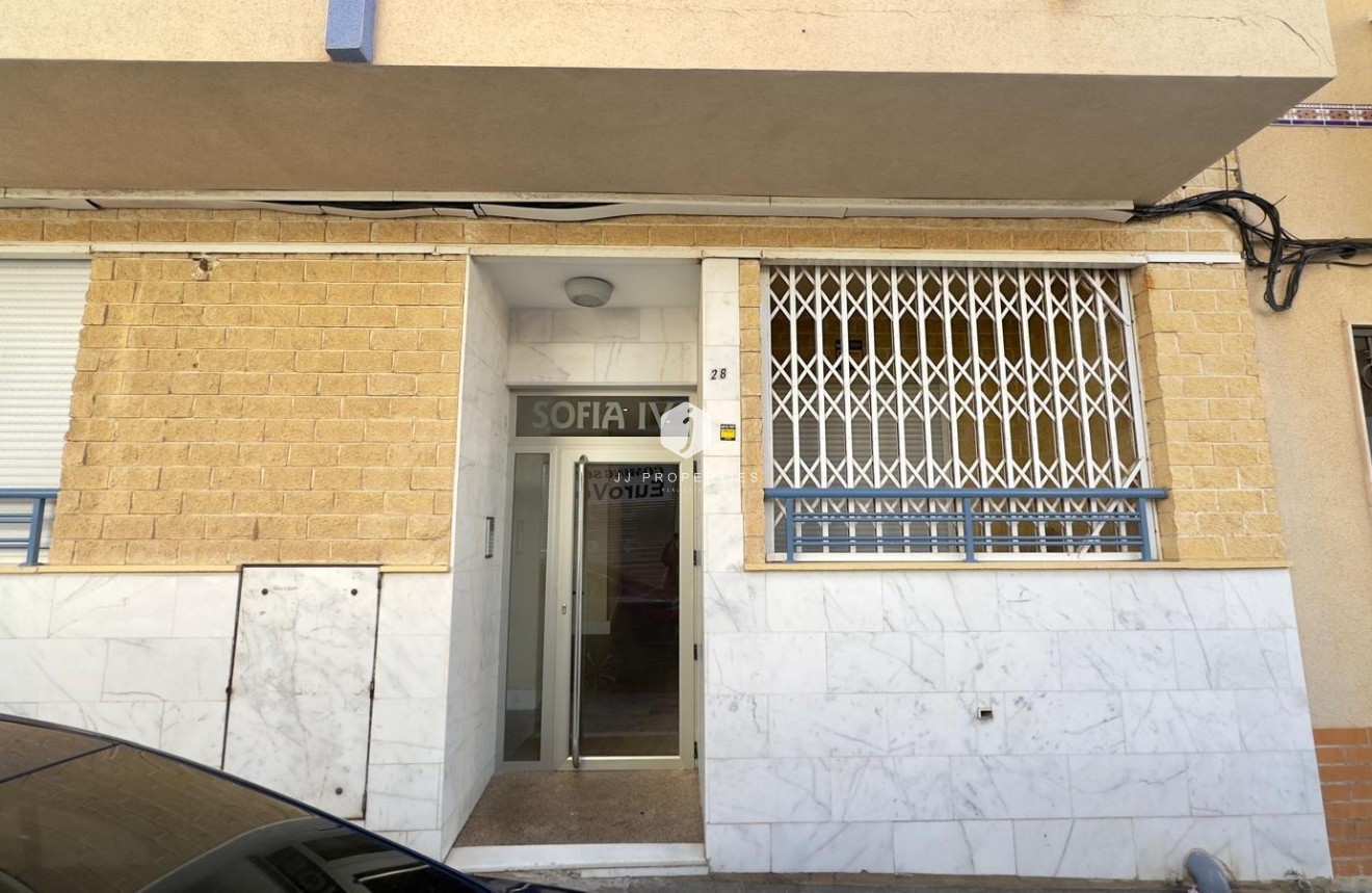 Z drugiej ręki - Mieszkanie w bloku -
Torrevieja