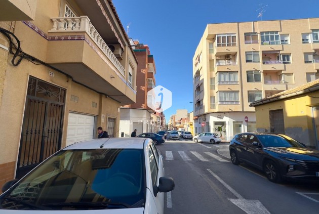 Z drugiej ręki - Mieszkanie w bloku -
Torrevieja