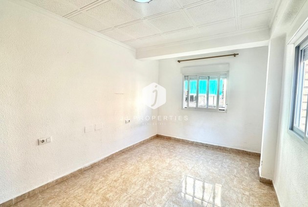 Resale - Apartment / flat -
Torrevieja - Estacion de autobuses