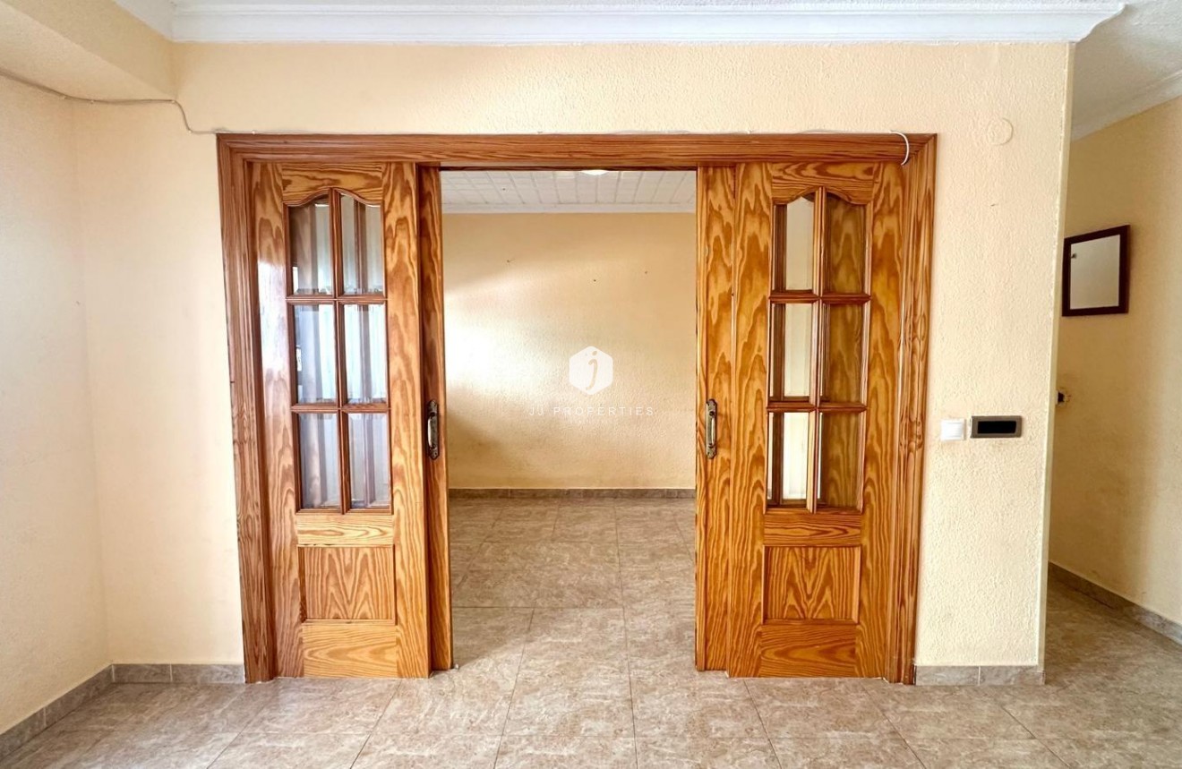 Resale - Apartment / flat -
Torrevieja - Estacion de autobuses