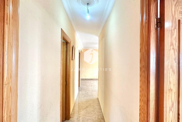 Resale - Apartment / flat -
Torrevieja - Estacion de autobuses