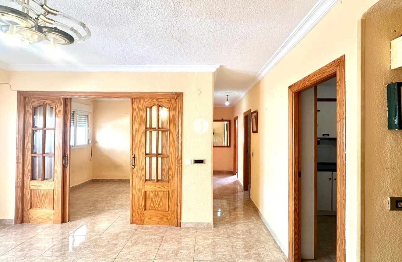 Resale - Apartment / flat -
Torrevieja - Estacion de autobuses