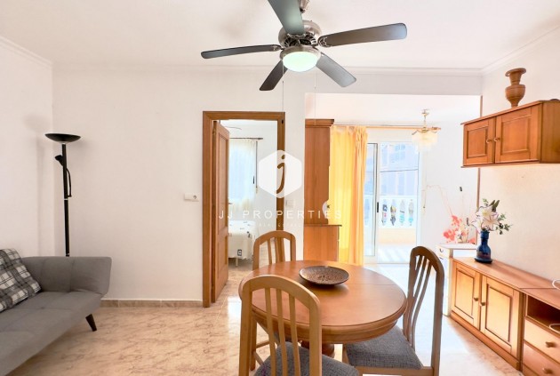 Resale - Apartment / flat -
Torrevieja - Centro