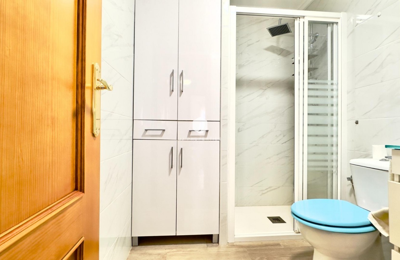 Resale - Apartment / flat -
Torrevieja - Centro