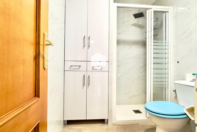 Resale - Apartment / flat -
Torrevieja - Centro