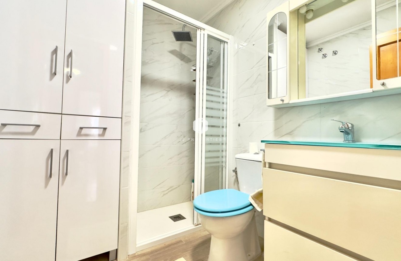 Resale - Apartment / flat -
Torrevieja - Centro