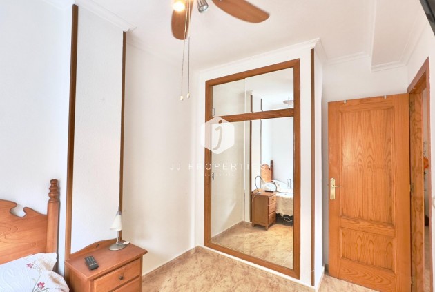 Resale - Apartment / flat -
Torrevieja - Centro