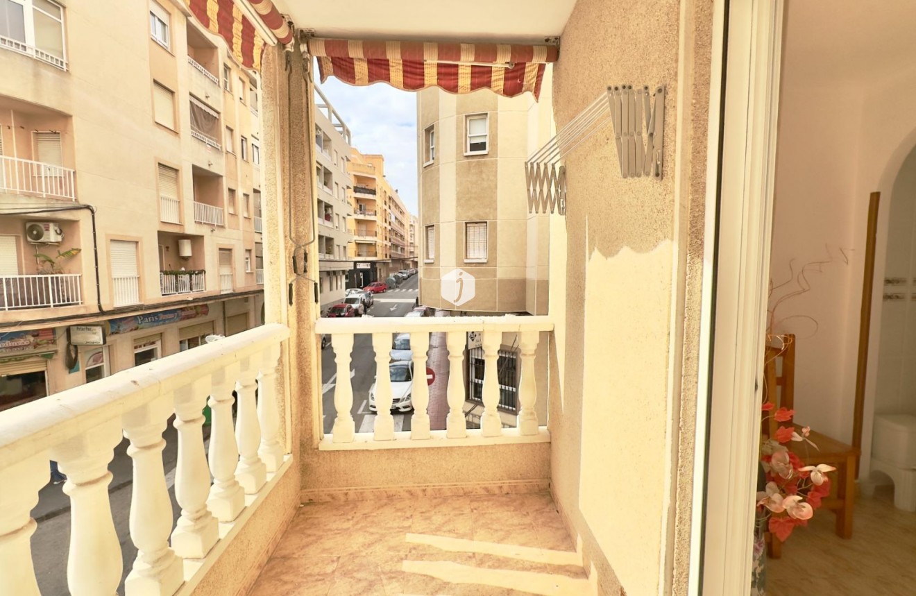 Resale - Apartment / flat -
Torrevieja - Centro