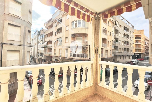 Resale - Apartment / flat -
Torrevieja - Centro