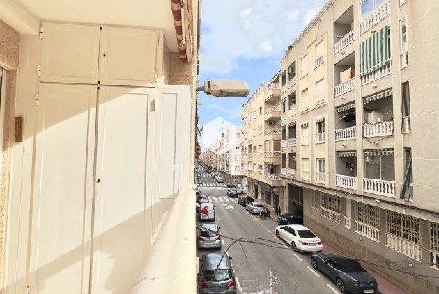 Resale - Apartment / flat -
Torrevieja - Centro