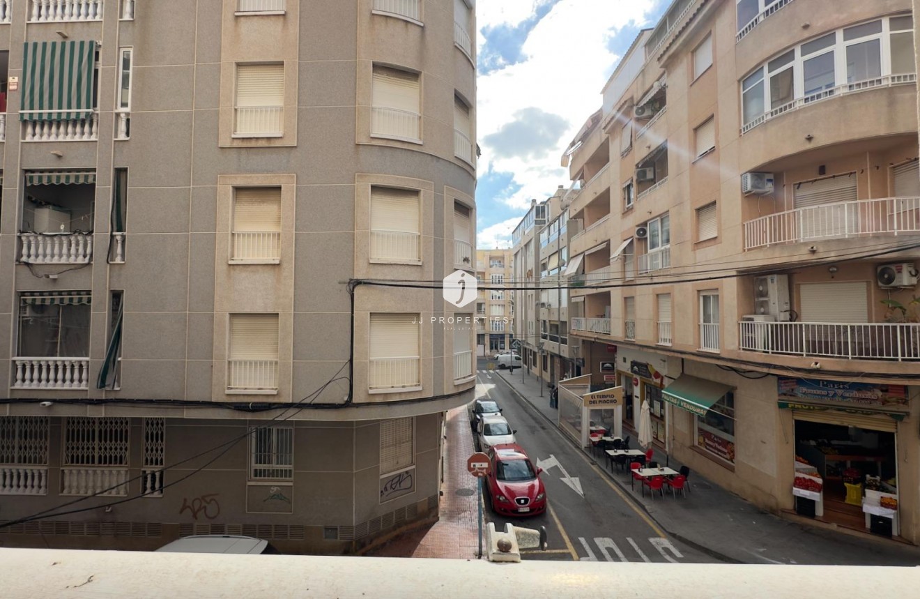 Resale - Apartment / flat -
Torrevieja - Centro
