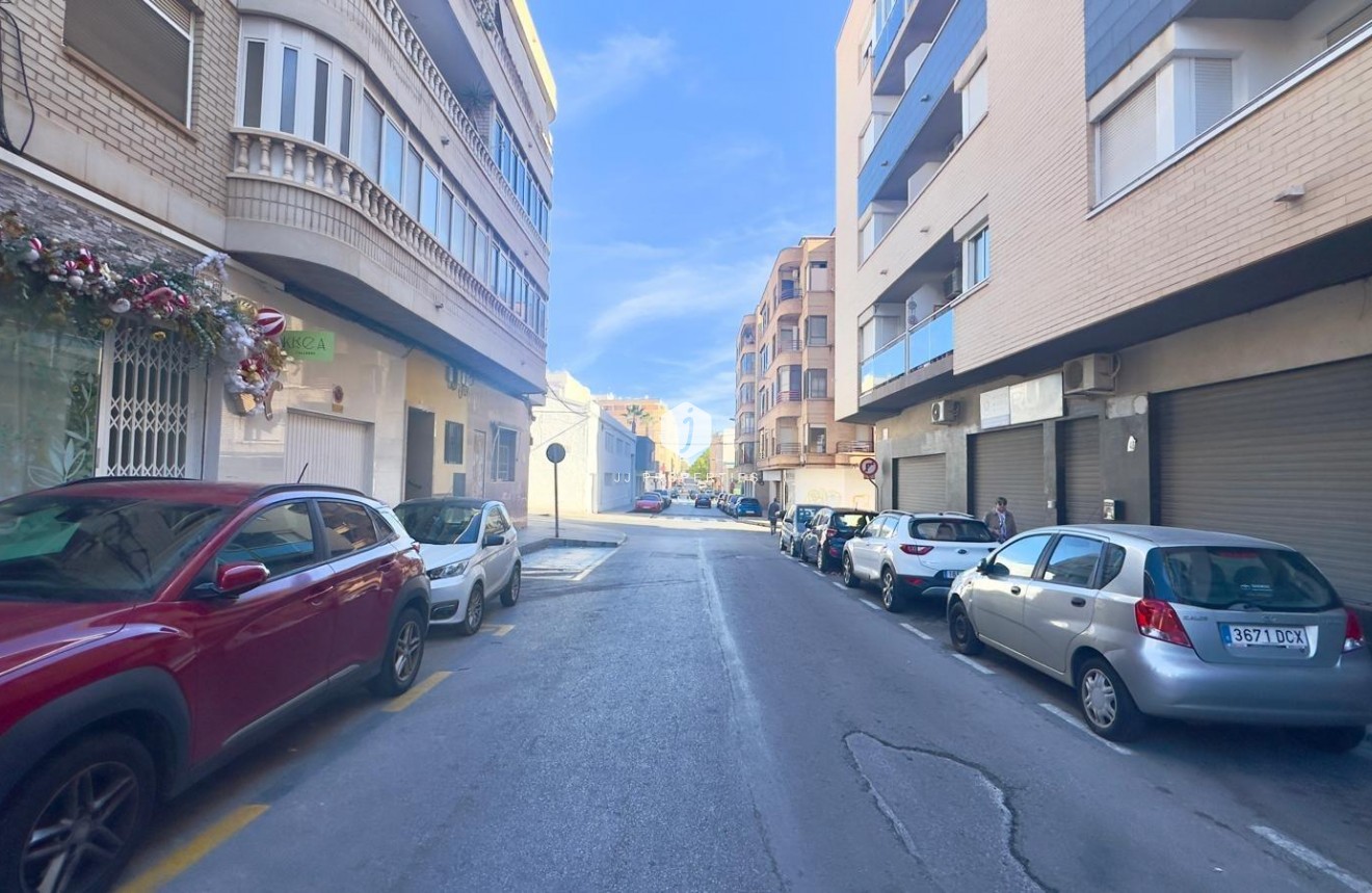 Resale - Apartment / flat -
Torrevieja - Centro