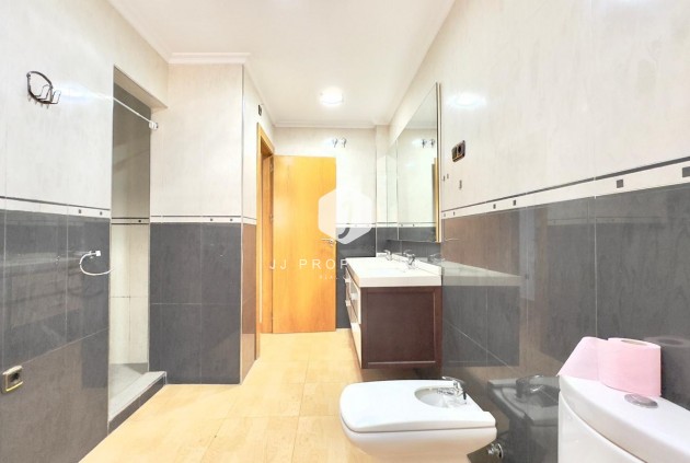 Resale - Apartment / flat -
Torrevieja - Centro