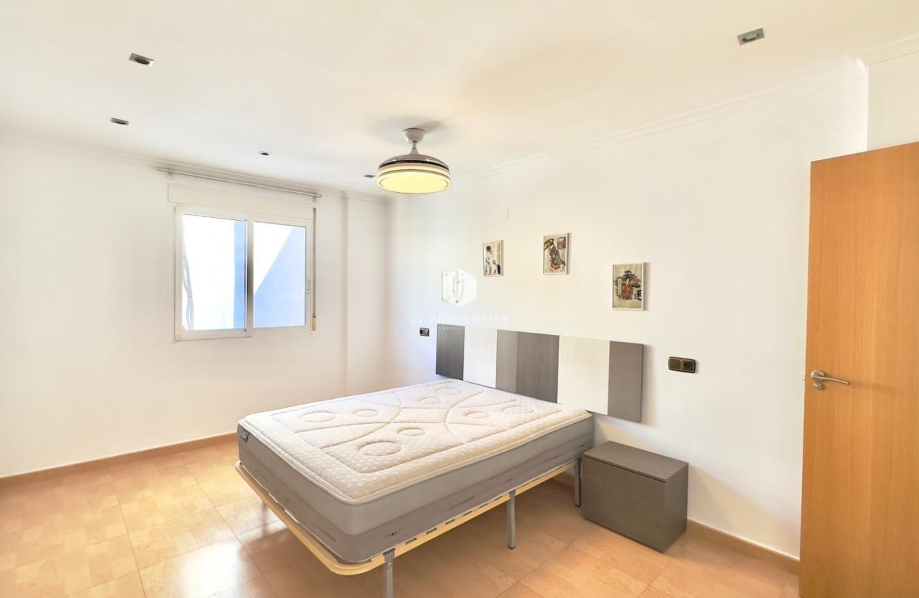 Resale - Apartment / flat -
Torrevieja - Centro