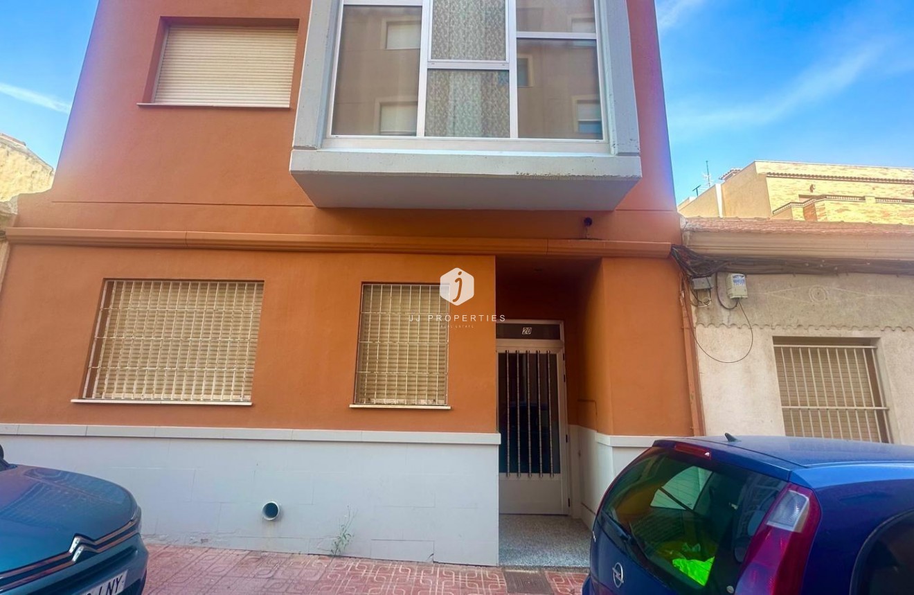 Resale - Apartment / flat -
Torrevieja - La Mata