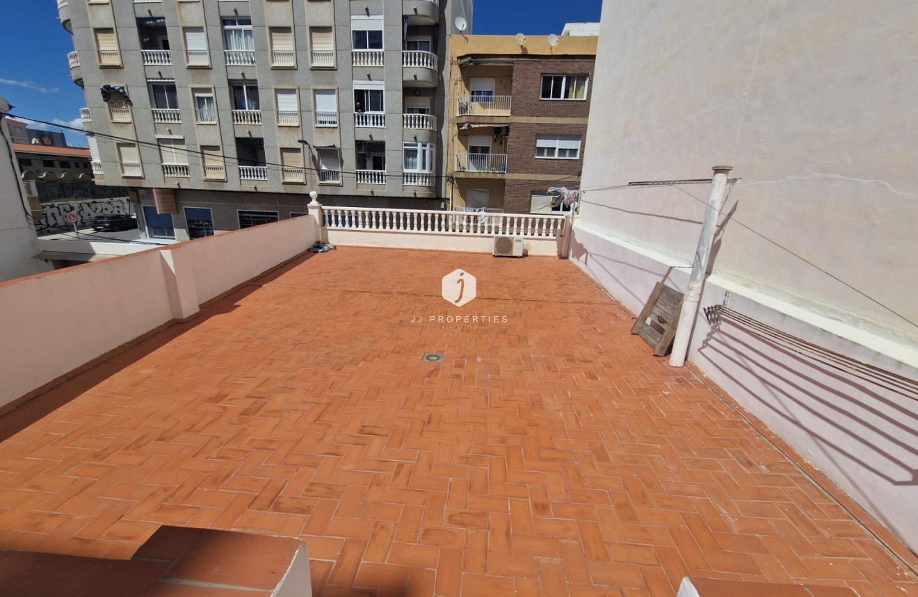 Segunda mano - Chalet -
Torrevieja