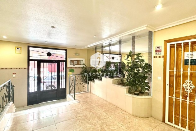 Resale - Apartment / flat -
Torrevieja - Centro