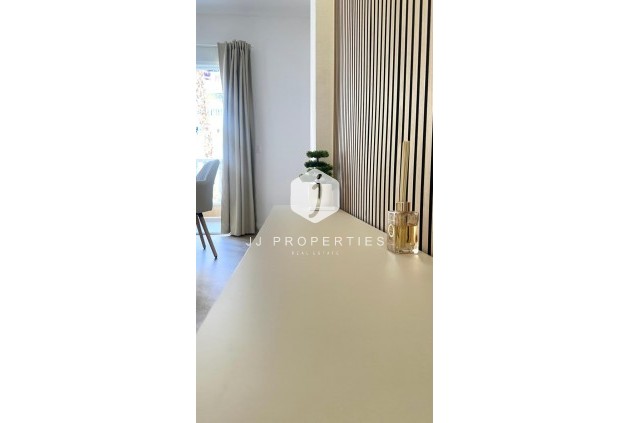 Resale - Apartment / flat -
Torrevieja - Centro