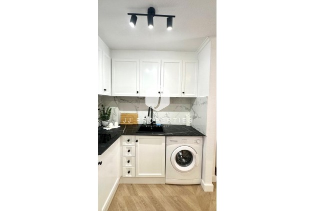 Resale - Apartment / flat -
Torrevieja - Centro