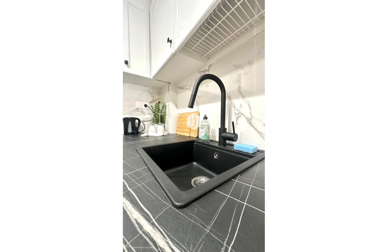 Resale - Apartment / flat -
Torrevieja - Centro