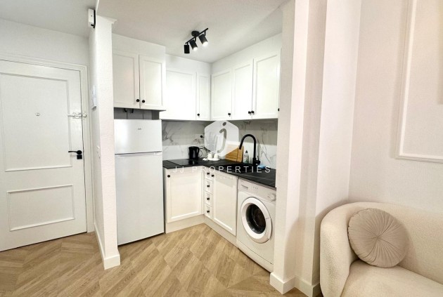 Resale - Apartment / flat -
Torrevieja - Centro