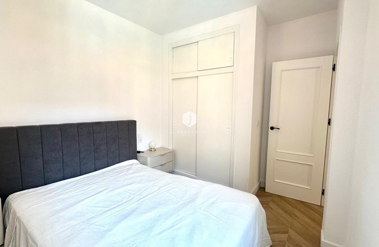 Resale - Apartment / flat -
Torrevieja - Centro