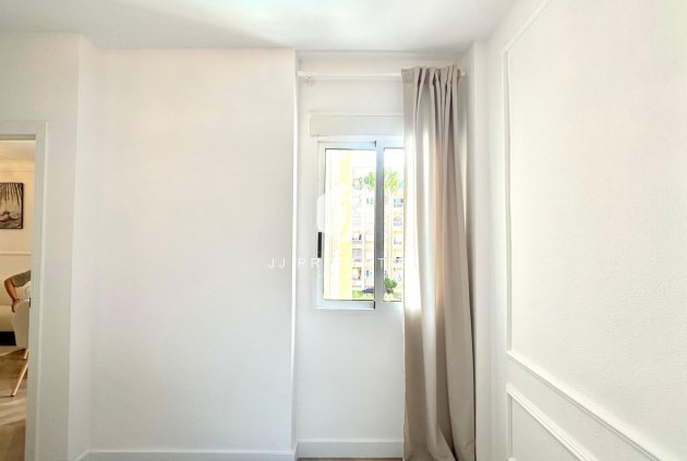 Resale - Apartment / flat -
Torrevieja - Centro