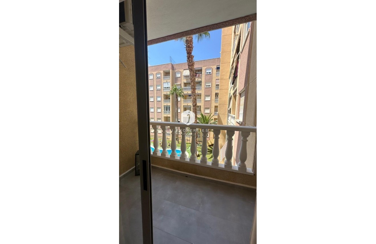 Resale - Apartment / flat -
Torrevieja - Centro