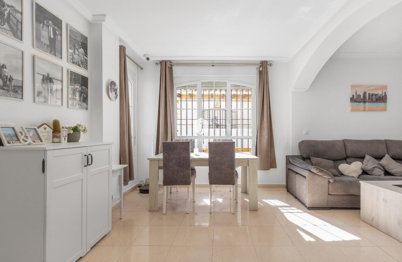 Resale - Chalet -
Cabo Roig - Lomas de Cabo Roig