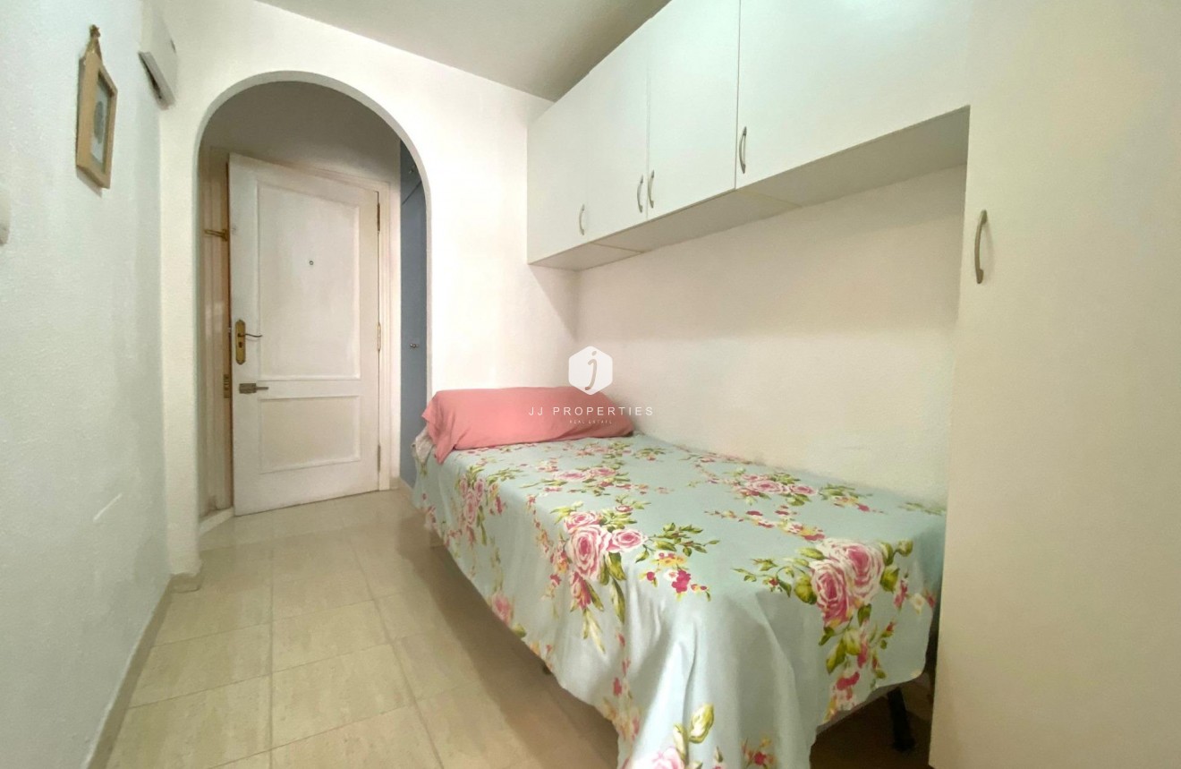 Resale - Apartment / flat -
Torrevieja - Estacion de autobuses