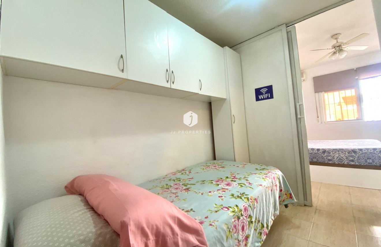 Resale - Apartment / flat -
Torrevieja - Estacion de autobuses