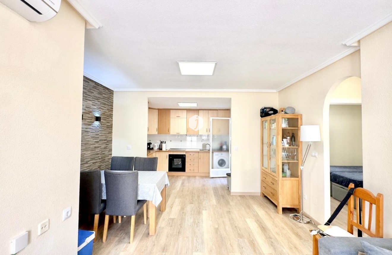 Resale - Bungalow -
Torrevieja - Torreblanca