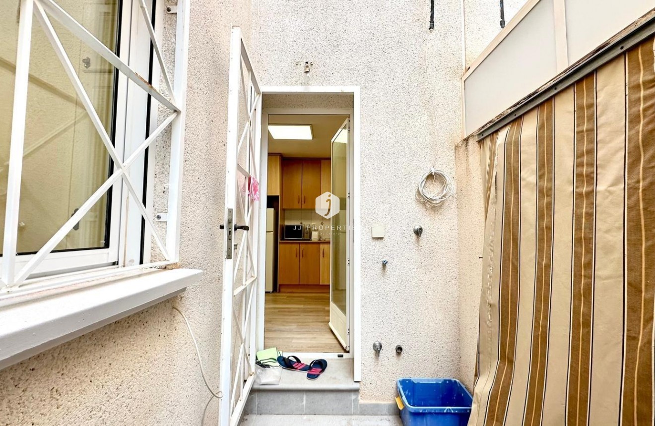 Resale - Bungalow -
Torrevieja - Torreblanca