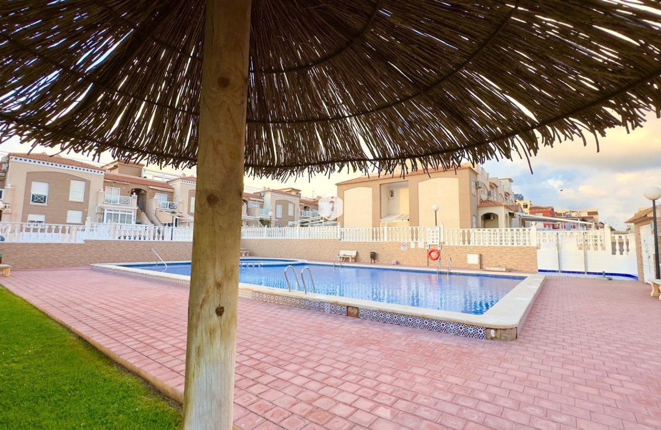 Resale - Bungalow -
Torrevieja - Torreblanca