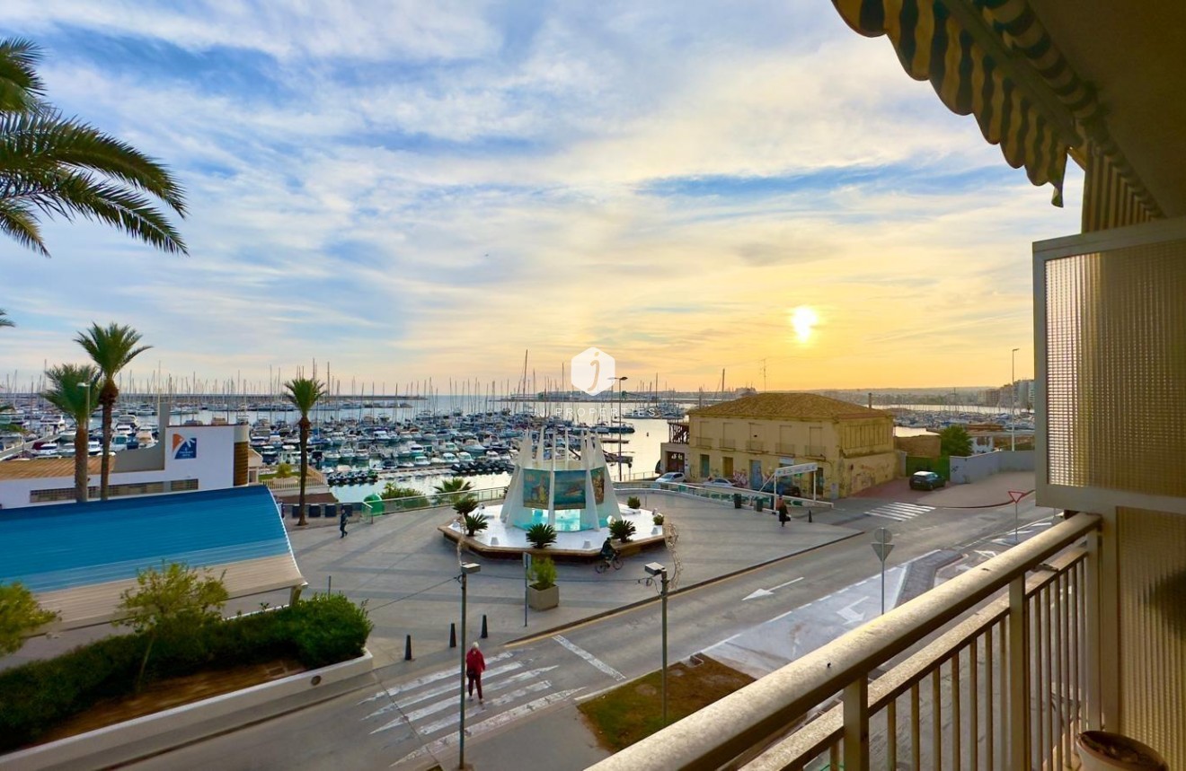 Z drugiej ręki - Mieszkanie w bloku -
Torrevieja