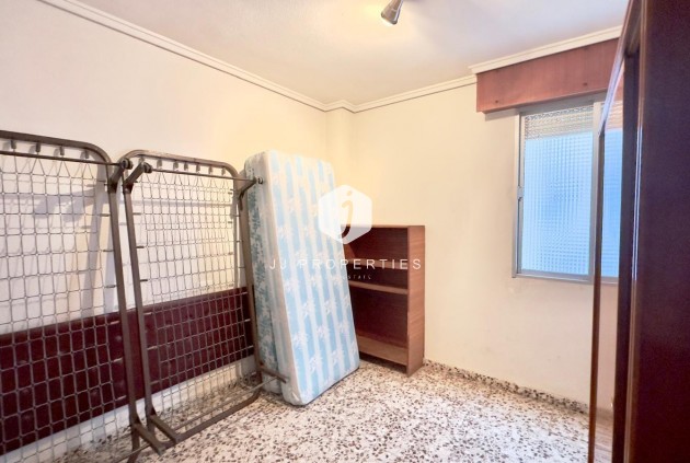 Z drugiej ręki - Mieszkanie w bloku -
Torrevieja