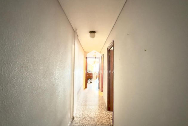 Z drugiej ręki - Mieszkanie w bloku -
Torrevieja