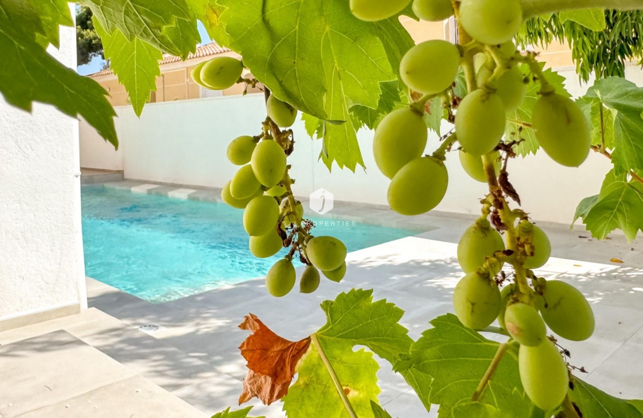 Resale - Villa -
Torrevieja - Los Balcones - Los Altos del Edén