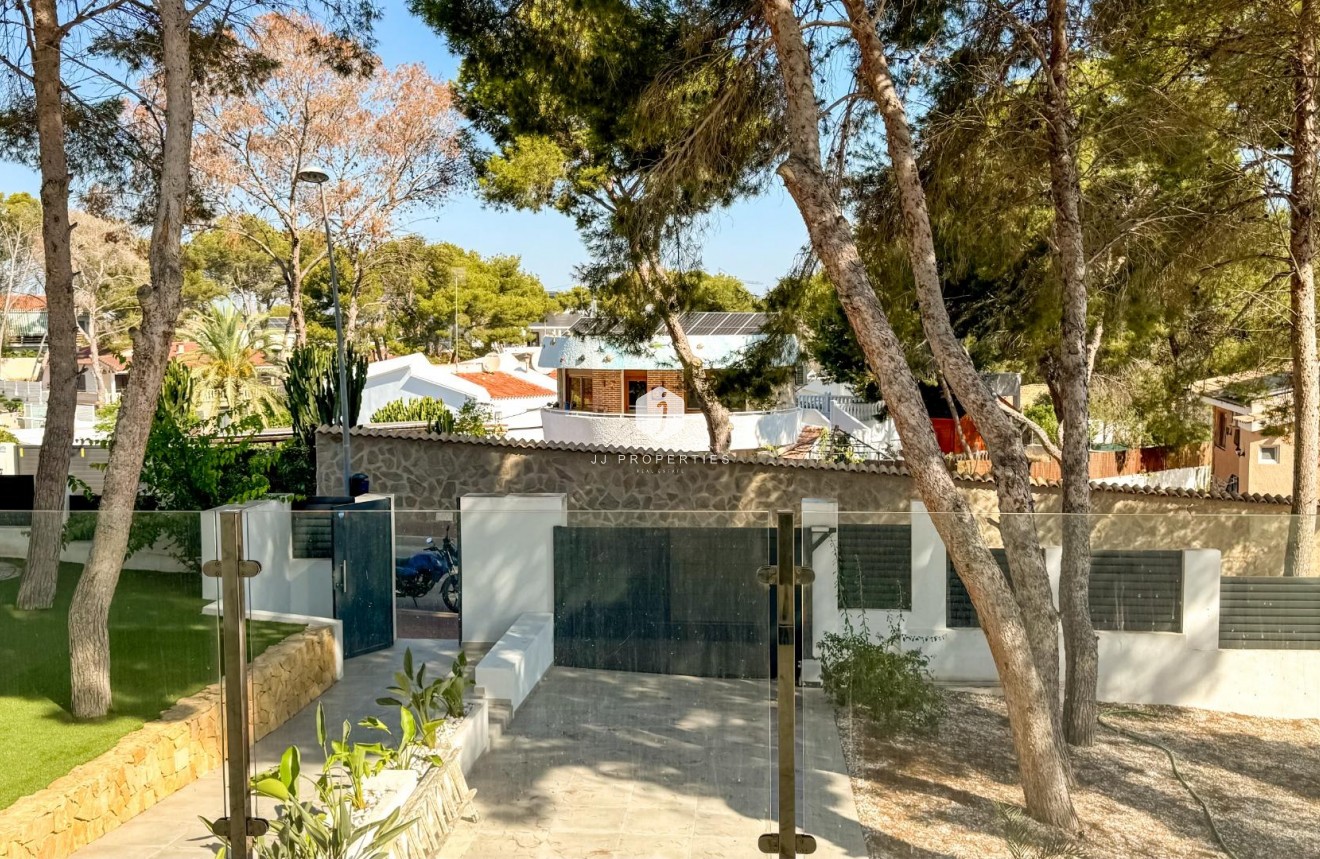 Resale - Villa -
Torrevieja - Los Balcones - Los Altos del Edén