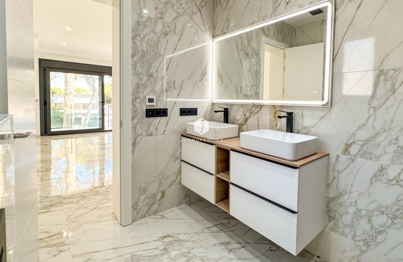 Resale - Villa -
Torrevieja - Los Balcones - Los Altos del Edén