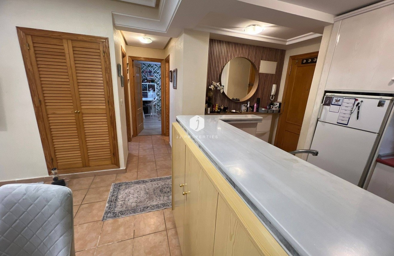 Resale - Apartment / flat -
Torrevieja - aguas nuevas